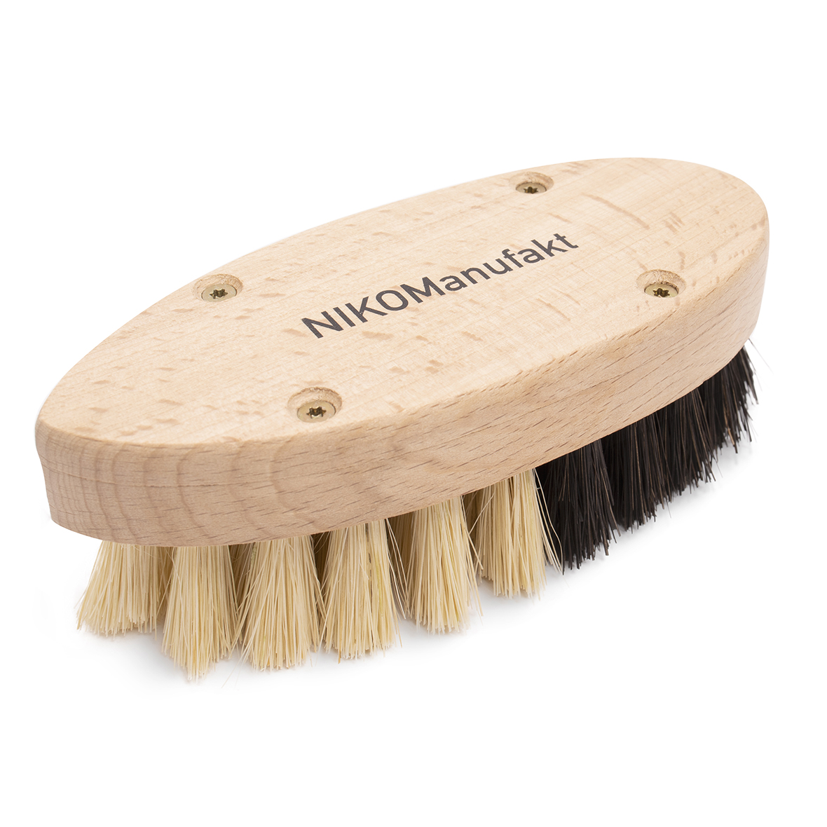 Ovale Holzbürste mit hellen und dunklen Borsten von schräg oben.